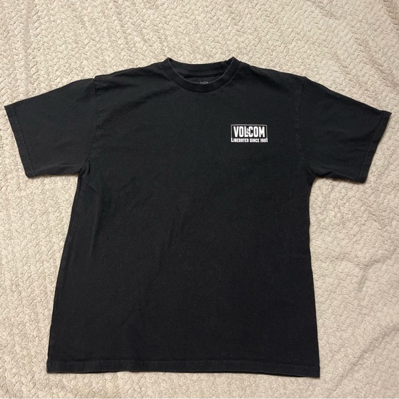 MEN’S VOLCOM SHORT SLEEVE - Picture 1 of 4